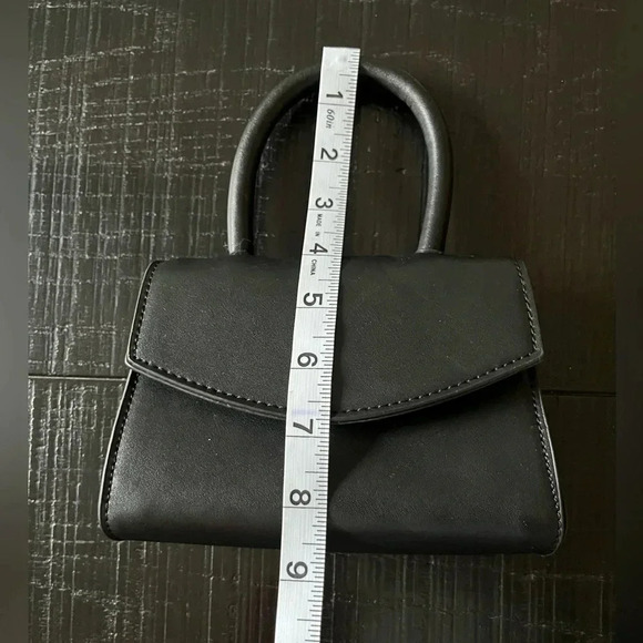 Urban Outfitter Lilly mini crossbody bag Black - Picture 4 of 6